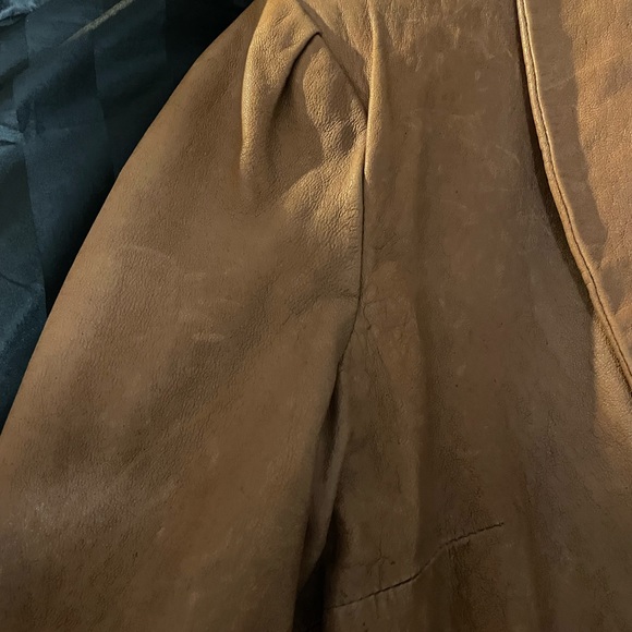 Beautiful distressed dark tan faux leather blazer - Picture 5 of 7